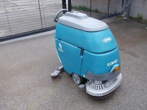 Tennant T5 Pedestrian scrubber dryer