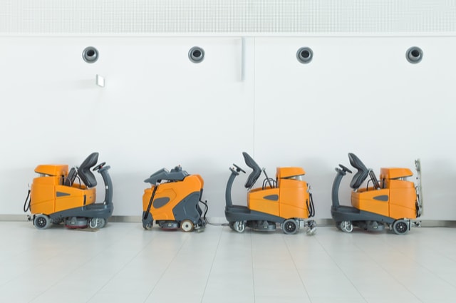 Industrial floor cleaning machines